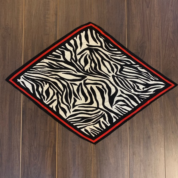 Zara pleated neck scarf - red and black - Picture 2 of 6